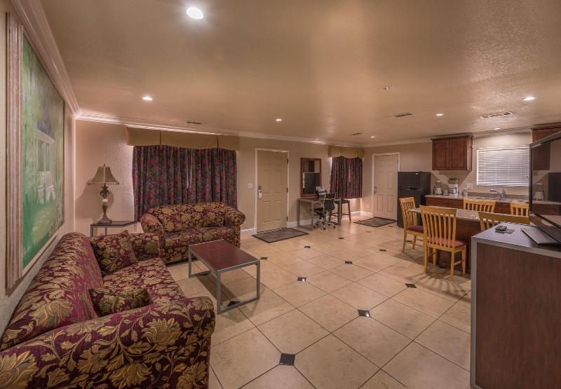 Edgewater Inn Reedley - photo 32