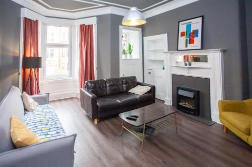 Modern Light filled and Sleek West End Apartment — 4-Star Luxury Hotel in Glasgow, United Kingdom