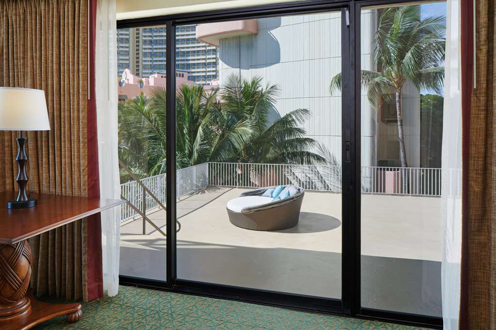 Outrigger Waikiki Beach Resort - photo 105