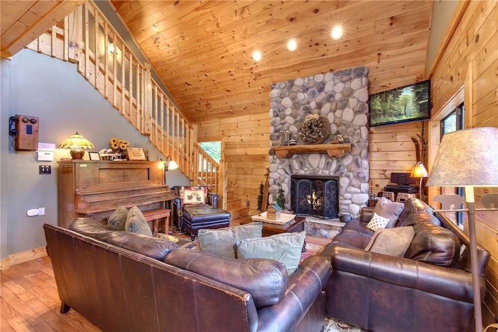 Stonebrook Lodge — 4-Star Luxury Hotel in Sevierville, United States