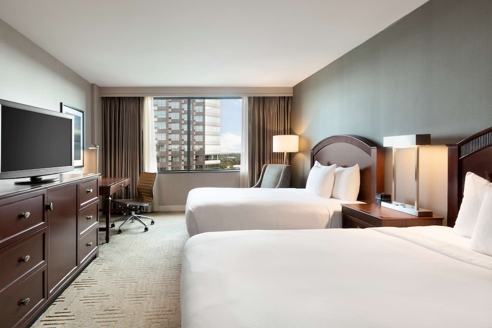 Hilton East Brunswick Hotel & Executive Meeting Center - photo 13