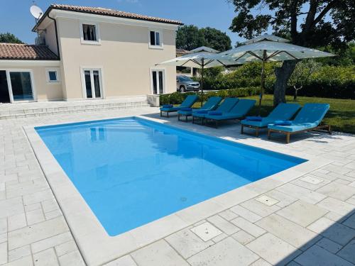 Villa V — 4-Star Luxury Hotel in Svetvincenat, Croatia