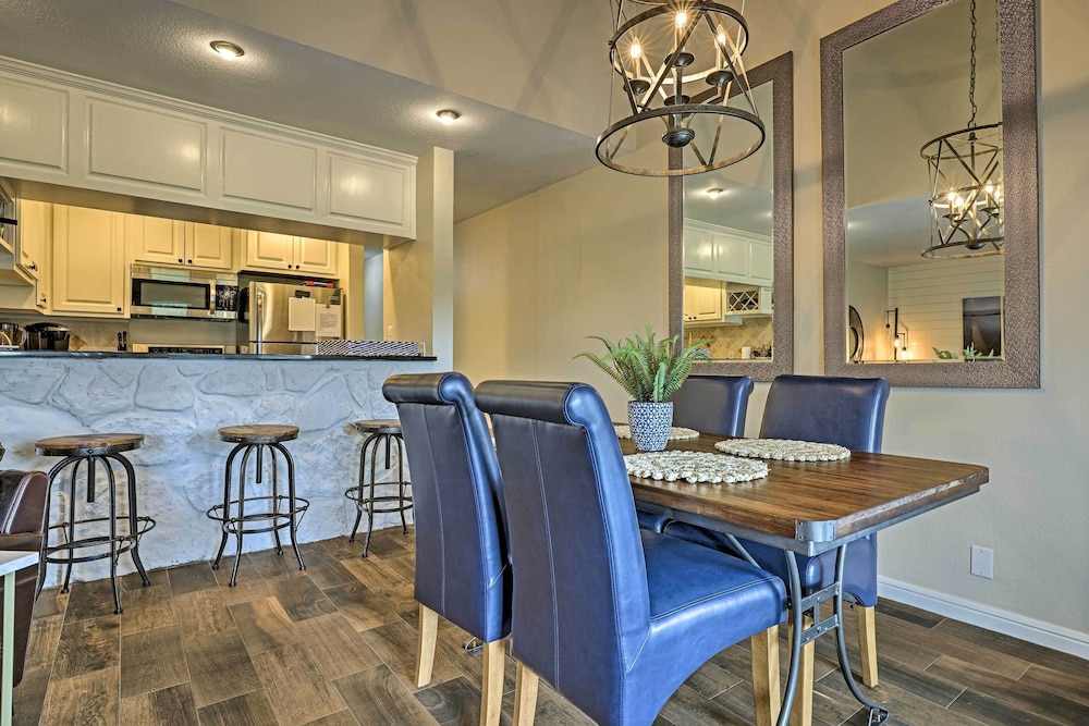 Modern Townhome w Patio Next Door to Resort — hotel in Horseshoe Bay