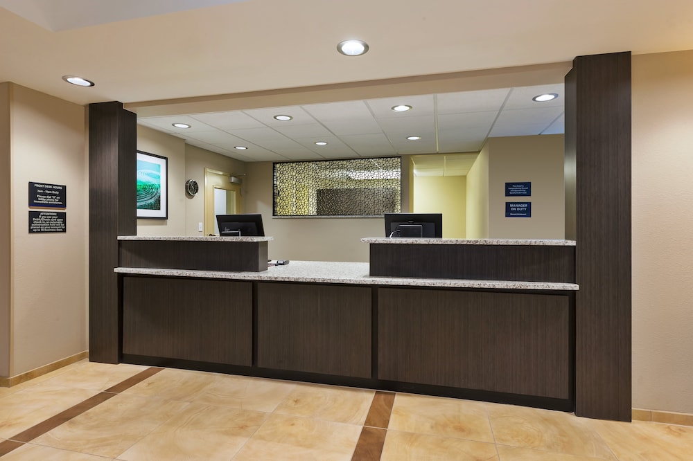 Candlewood Suites Louisville NE Downtown Area an IHG Hotel - photo 2