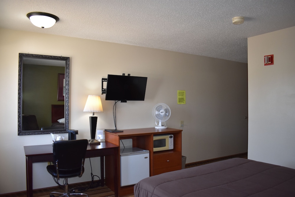 Heartland Hotel and Suites - photo 11
