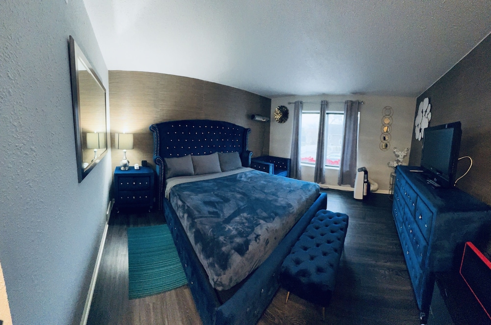 The Village Inn Hotel - photo 15