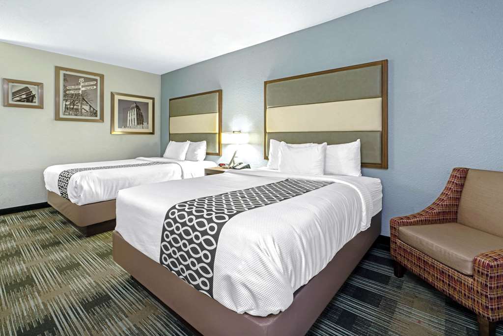 La Quinta Inn & Suites by Wyndham Guthrie - photo 32