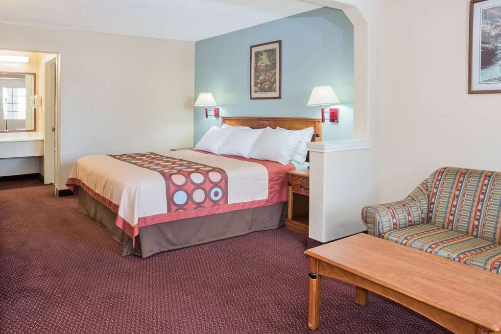 Super 8 by Wyndham Sealy - photo 11