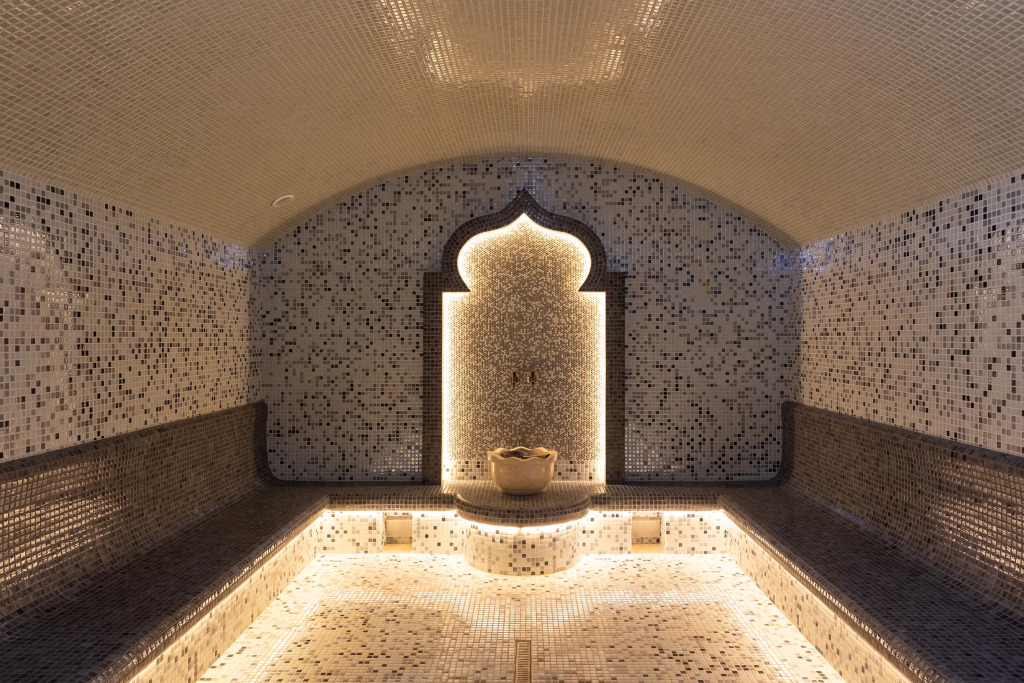 Royal Hotel - carbon neutral hotel in Derbent