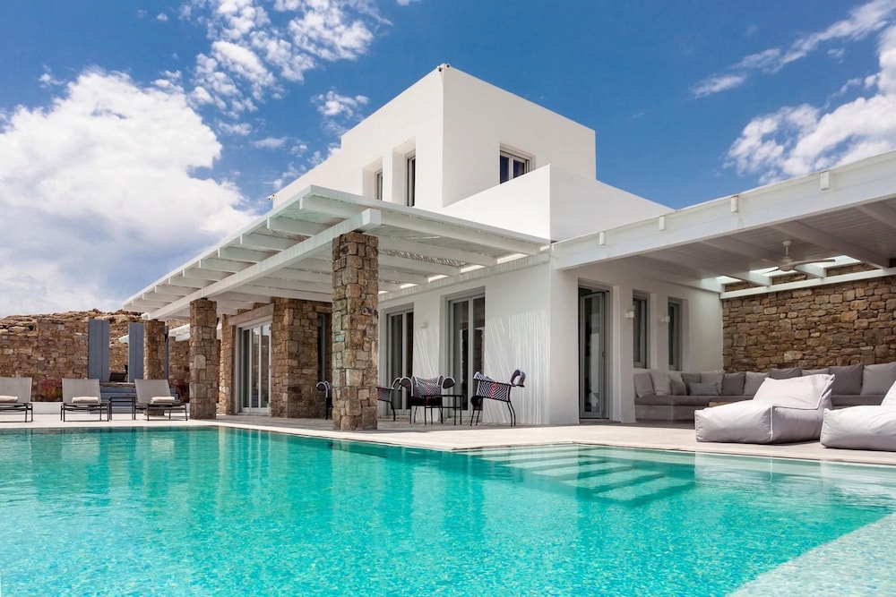 Artemis 7BD Minimal Villa Private Pool Jacuzzi — 4-Star Luxury Hotel in Mykonos, Greece