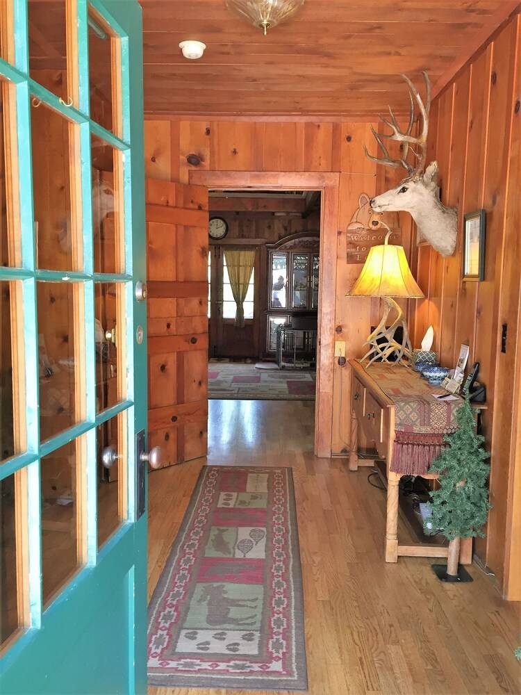 Pikes Peak Guest Cabin at Rocky Mountain Lodge - photo 2