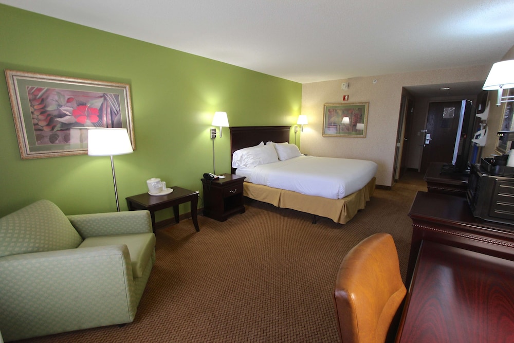Baymont Inn and Suites Findlay - photo 4
