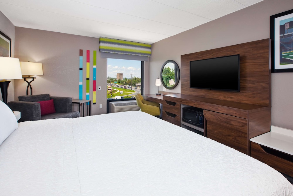 Hampton Inn College Park - photo 19
