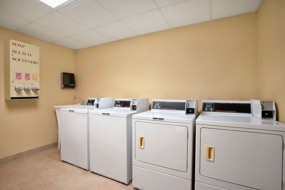 Days Inn by Wyndham Jacksonville Airport - photo 22