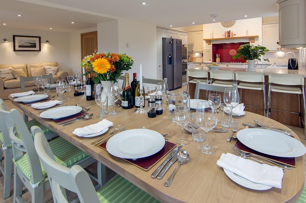 Stunningviews privacy hiking sleeps8 wifi in Richmond, United Kingdom