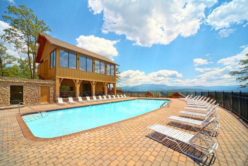 Amazing Views Game Room Hot Tub — 4-Star Luxury Hotel in Sevierville, United States