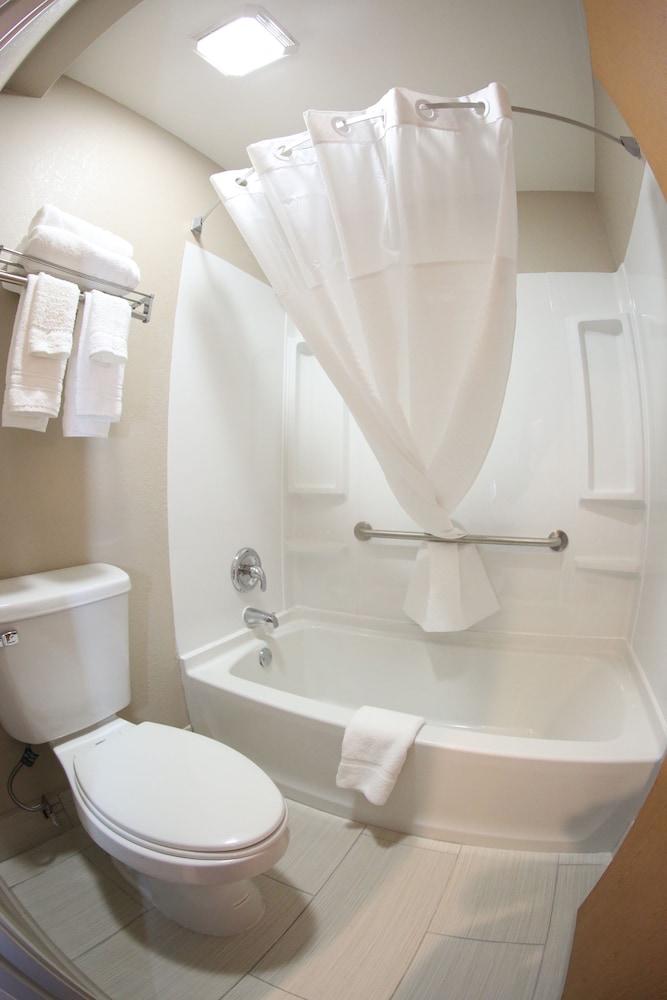 Super 8 by Wyndham Portsmouth - photo 22