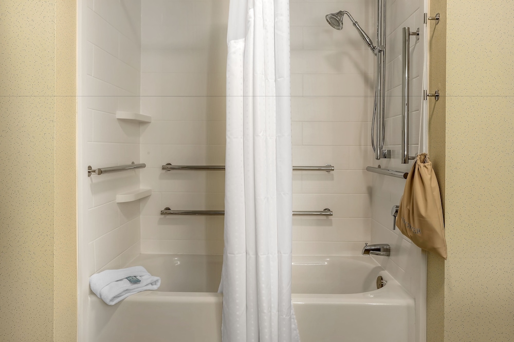 Holiday Inn Express & Suites Clarion By IHG - photo 19
