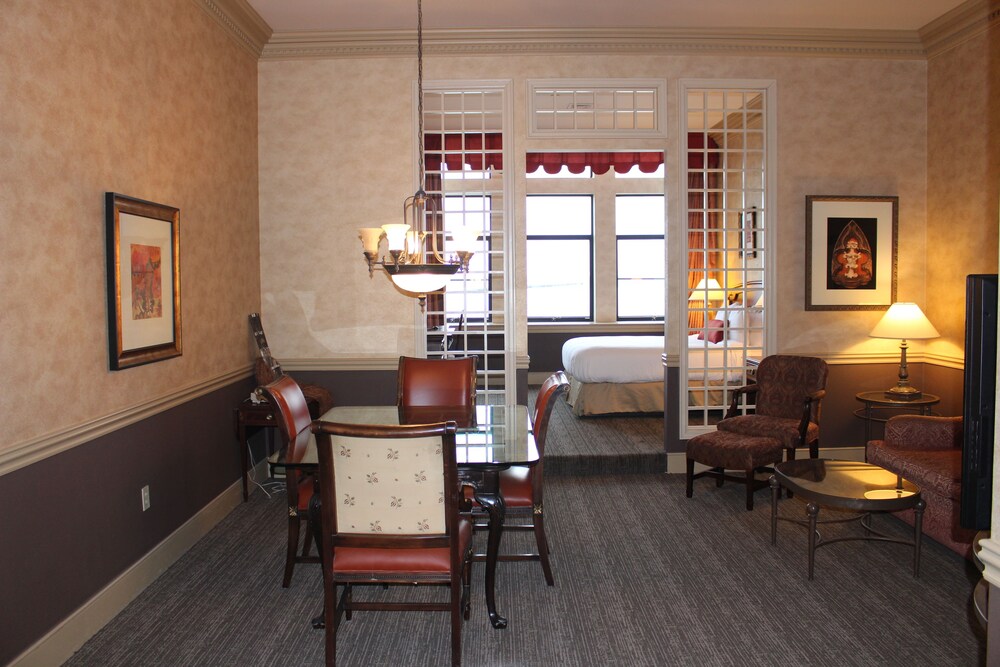 Roberts Riverwalk Urban Resort Hotel - photo 34