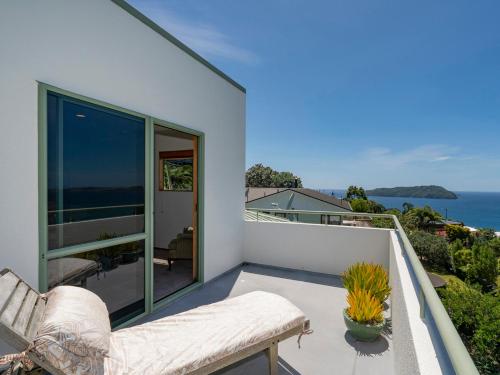 Picturesque on Paku Tairua Holiday Home — 4-Star Luxury Hotel in Tairua, New Zealand