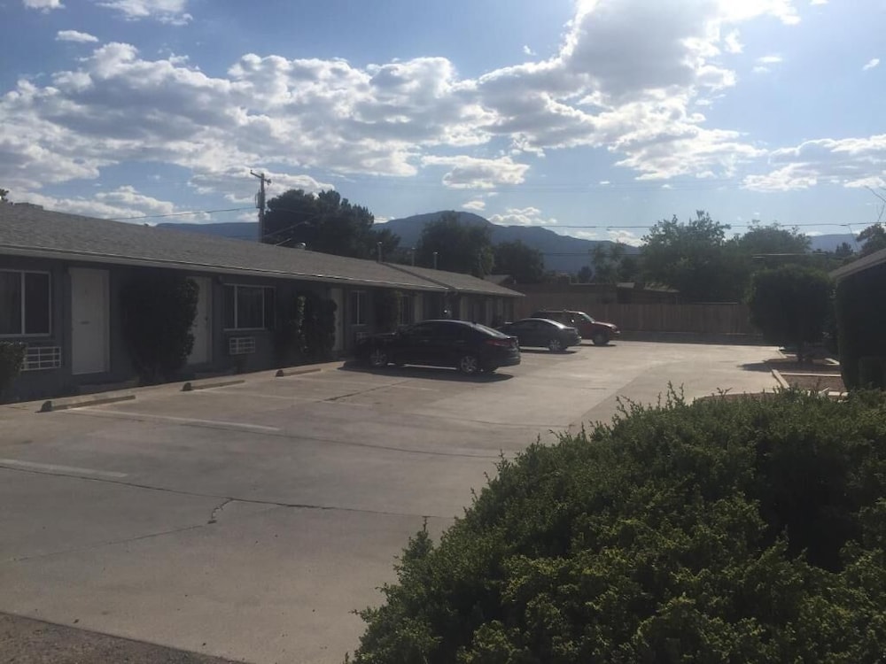 Little Daisy Motel - photo 22