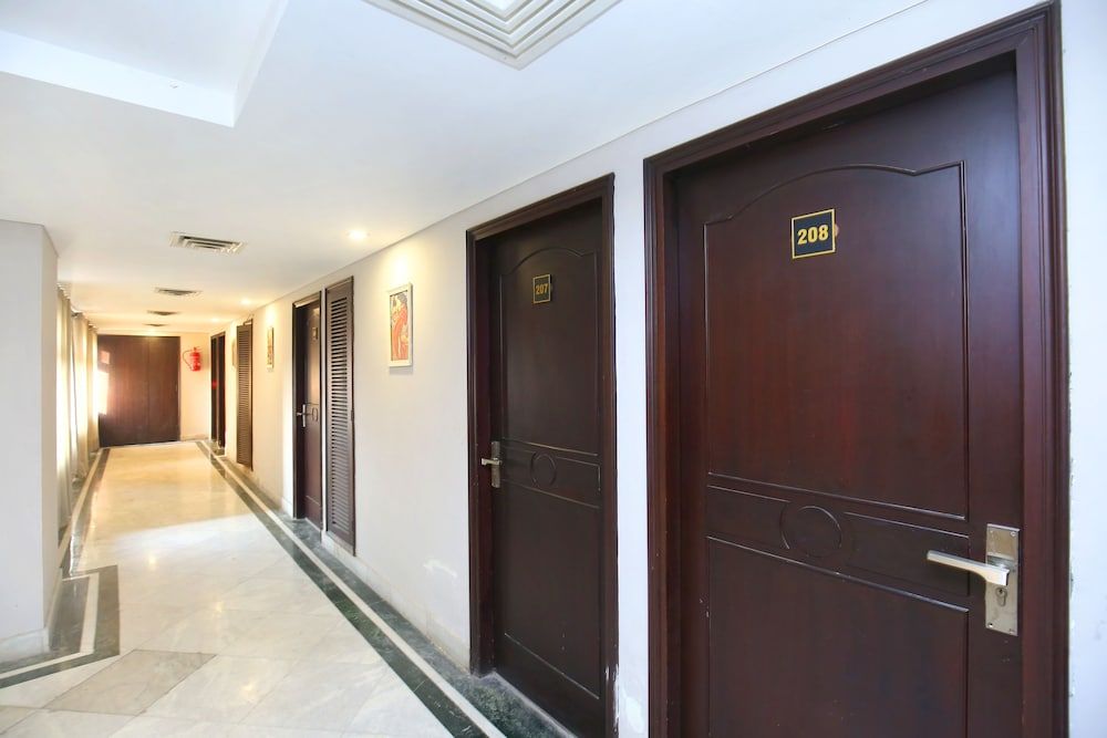 OYO 23498 Hotel Jane Royale