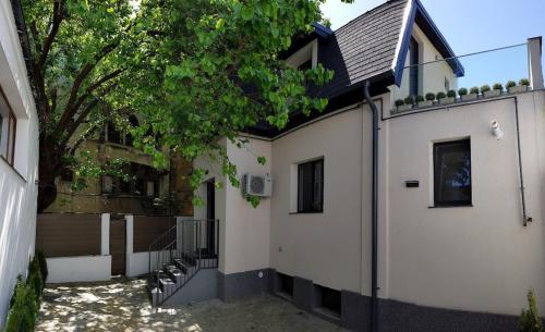 La Forge Clim Jacuzzi Hyper Centre - carbon neutral hotel in Tournus