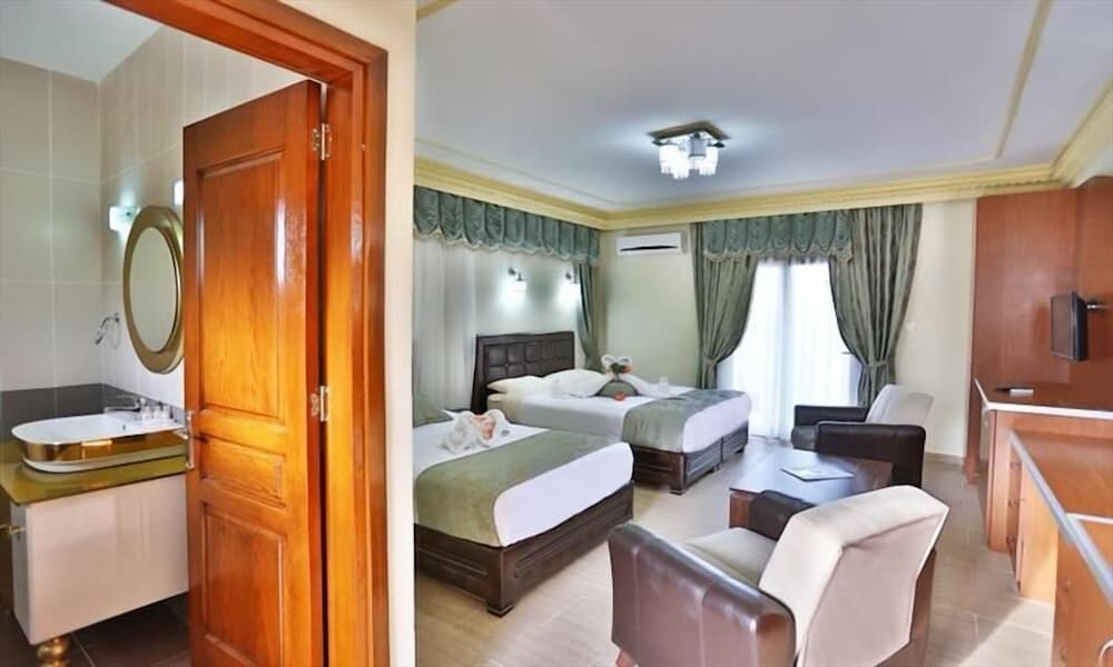 River Hill Pearl Hotel — Lapithos