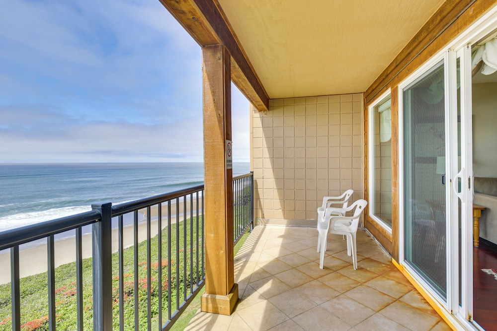 Lincoln City Oceanfront Condo Near Lincoln Beach — 4-Star Luxury Hotel in Lincoln, United States
