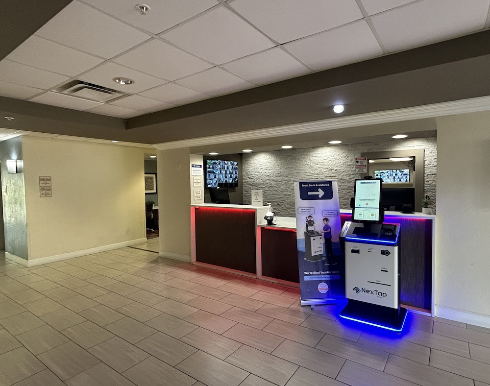 Red Roof Plus Fort Myers - photo 2