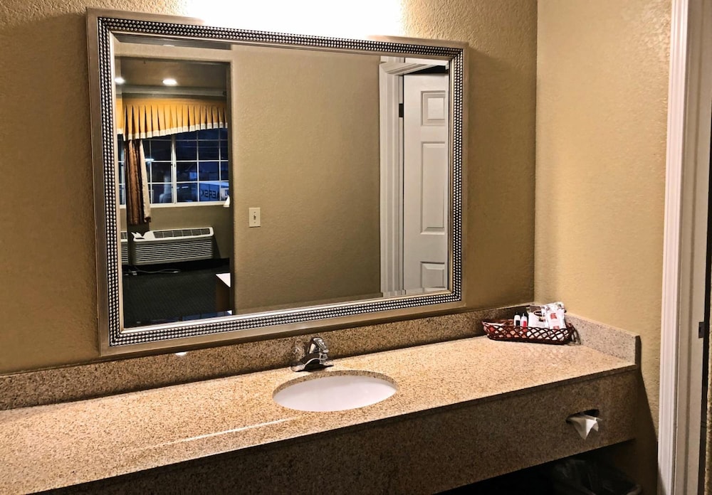 Lake Point Lodge - photo 20