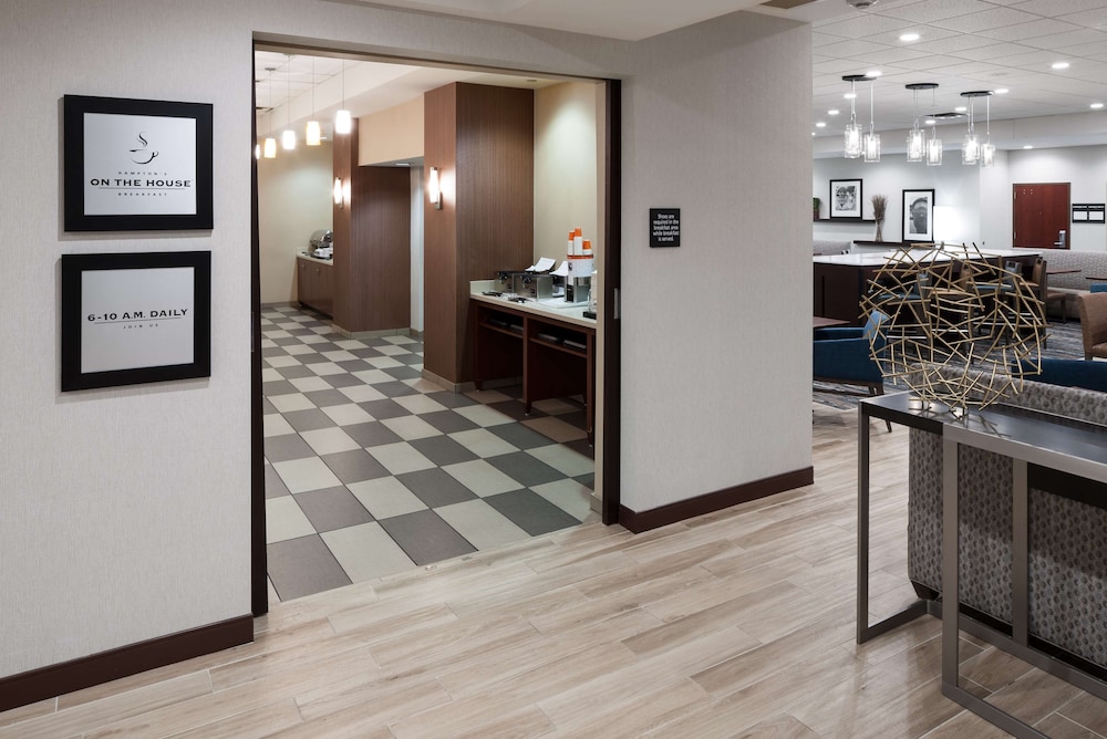 Hampton Inn St. Louis Downtown at the Gateway Arch - photo 46