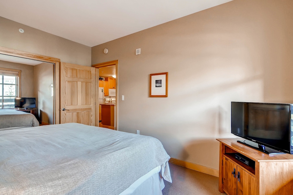 Passage Point at Center Village by Copper Mountain Lodging - photo 12