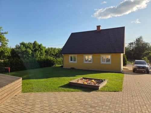 Linnamaja kuni 10 le inimesele in Karksi-Nuia, Estonia