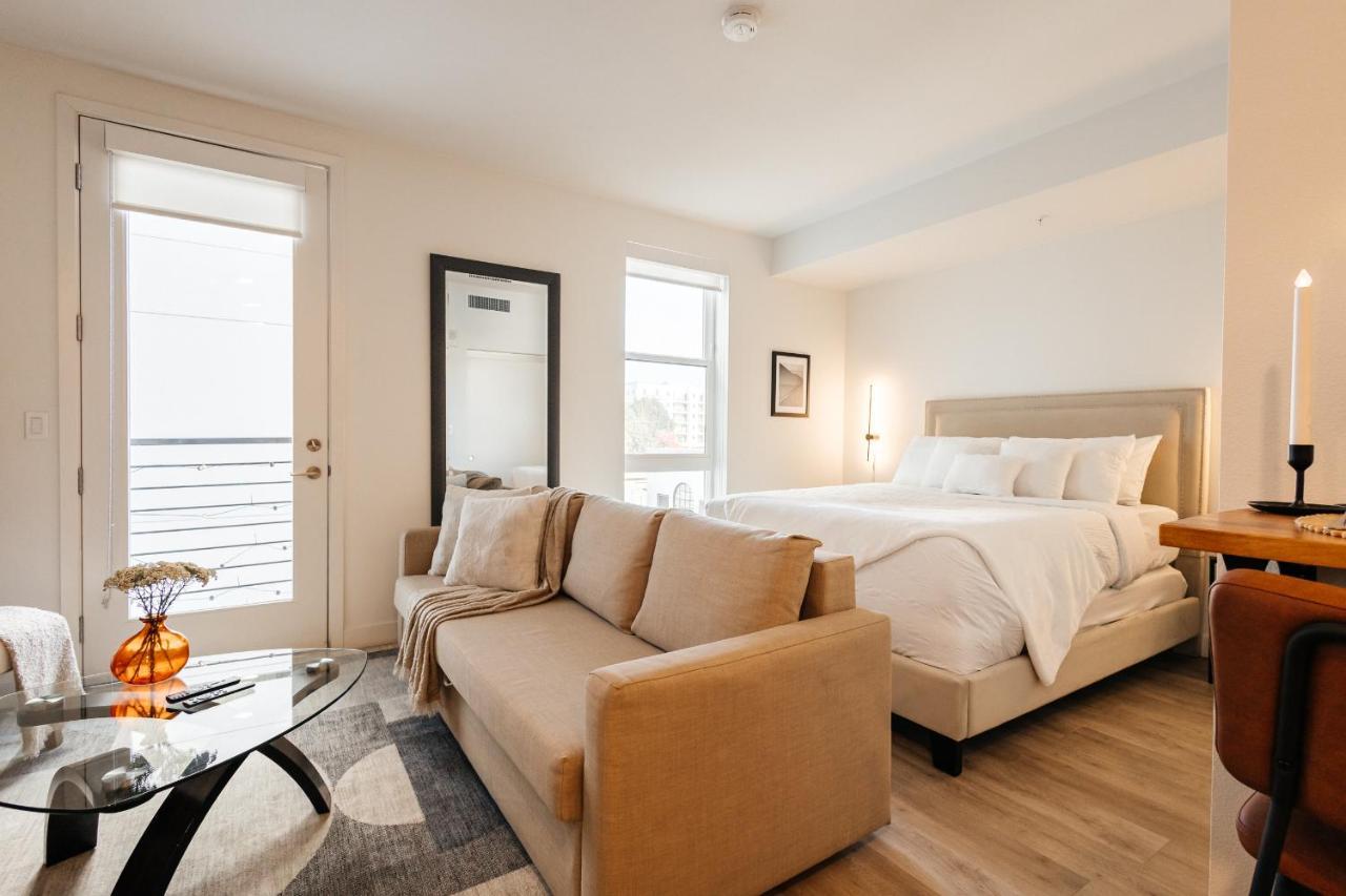Elegant Apartment in the Heart of Hollywood — 4-Star Luxury Hotel in Los Angeles, United States