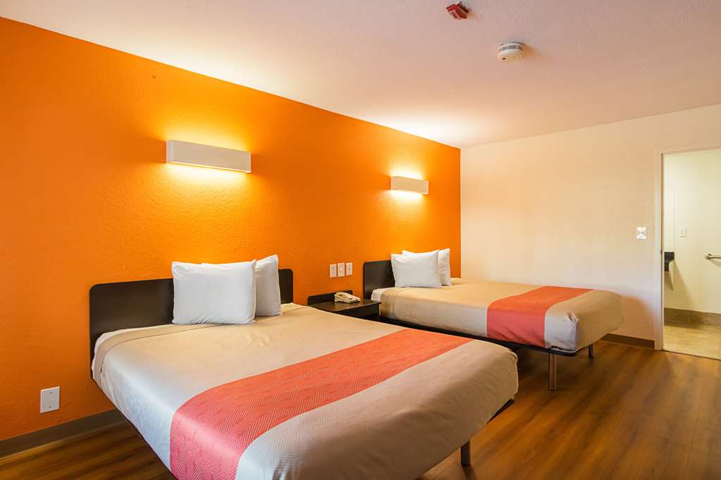 Motel 6 Savannah GA Midtown - photo 12