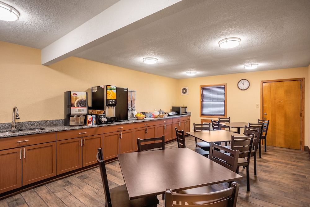 Red Roof Inn Des Moines - photo 26