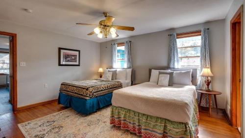 Dock&Volleyball Near Downtown Blue & Turquoise in Savannah, United States