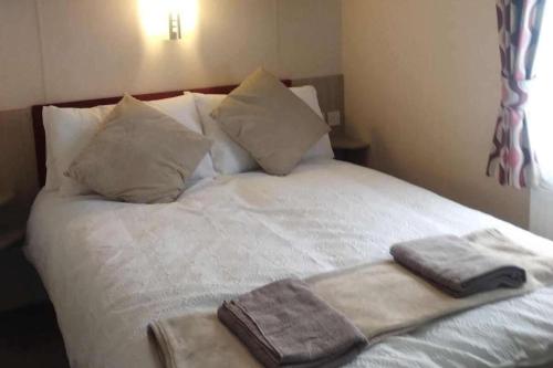 Comfy golf course view at Lilliardsedge in Jedburgh, United Kingdom