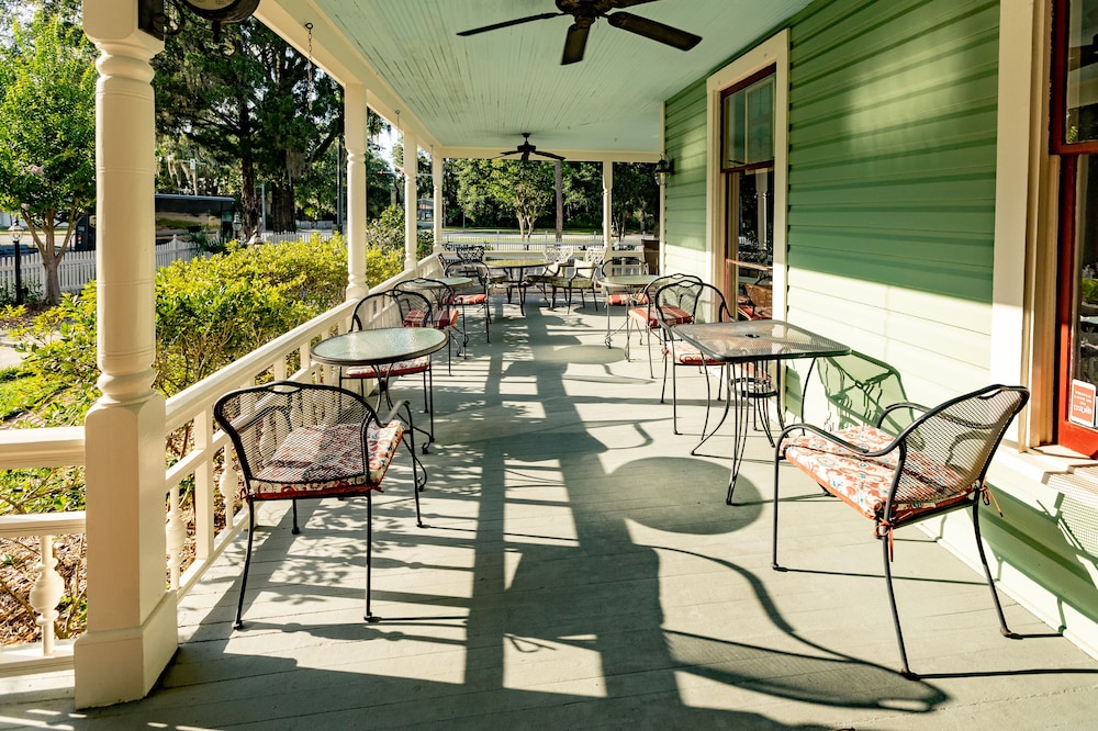 Camellia Rose Inn - photo 17