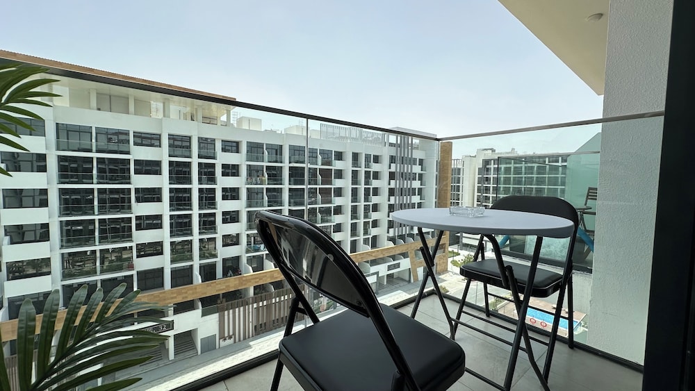 Easygo Comfy STU Azizi Riviera 34 10 — 4-Star Luxury Hotel in Dubai, United Arab Emirates