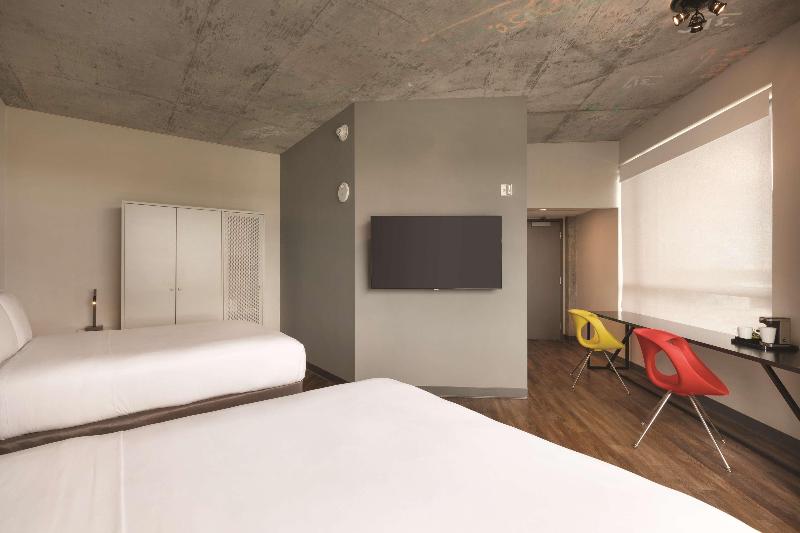 Kompose Boutique Hotel Miami Airport - photo 16