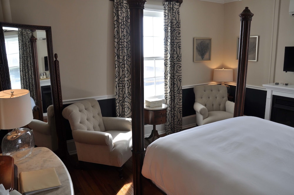 Peter Shields Inn & Restaurant - photo 5