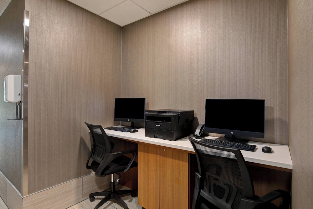 SpringHill Suites by Marriott Orangeburg - photo 24
