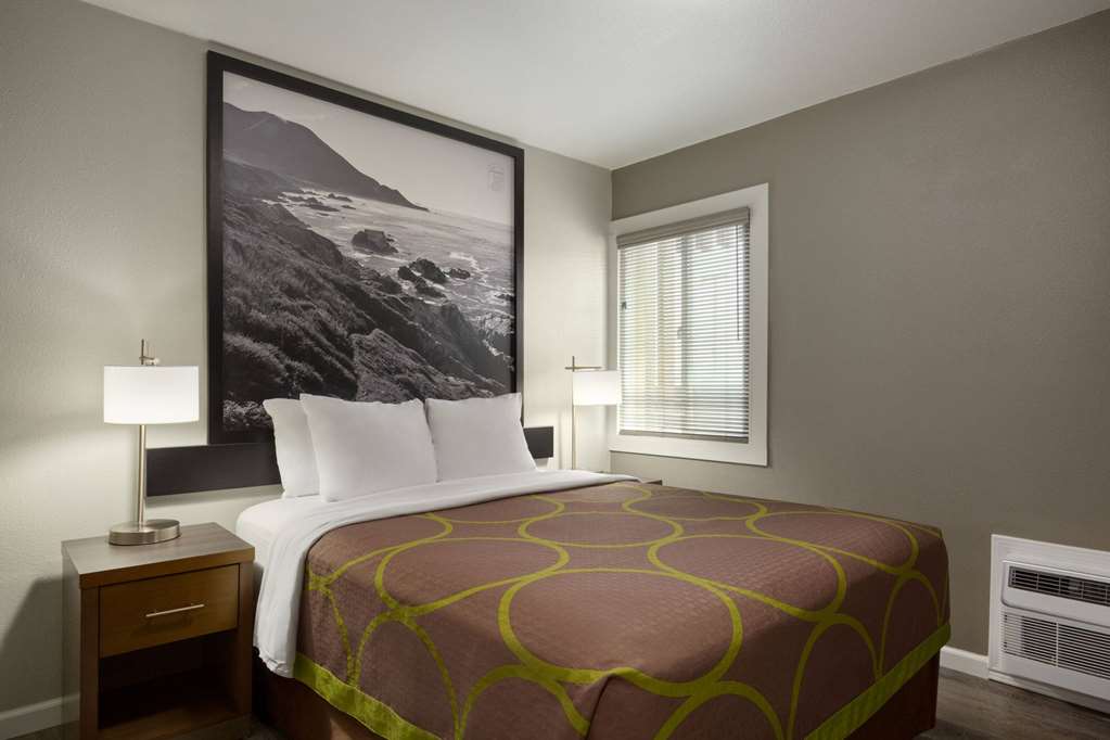 Super 8 by Wyndham Eureka - photo 32