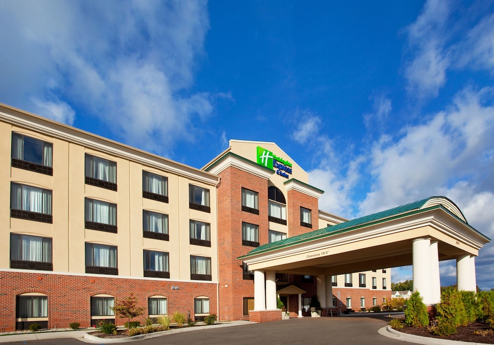 Holiday Inn Express Hotel & Suites Detroit Utica by IHG — hotel in Utica