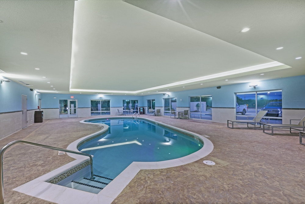 Holiday Inn Express & Suites Parsons by IHG - photo 15