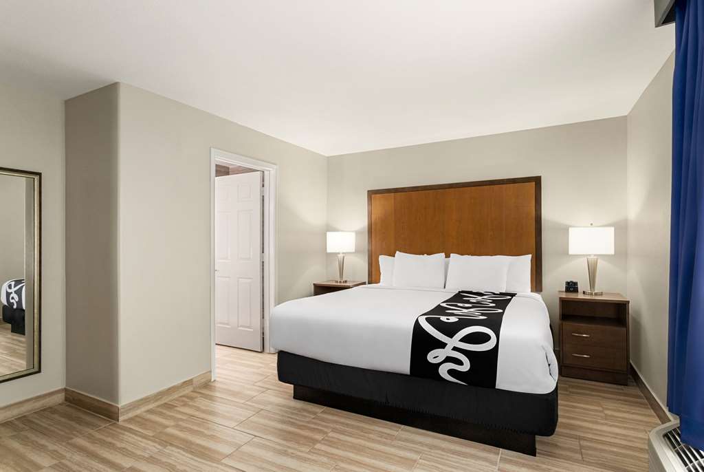 La Quinta Inn & Suites by Wyndham Brownsville North - photo 50