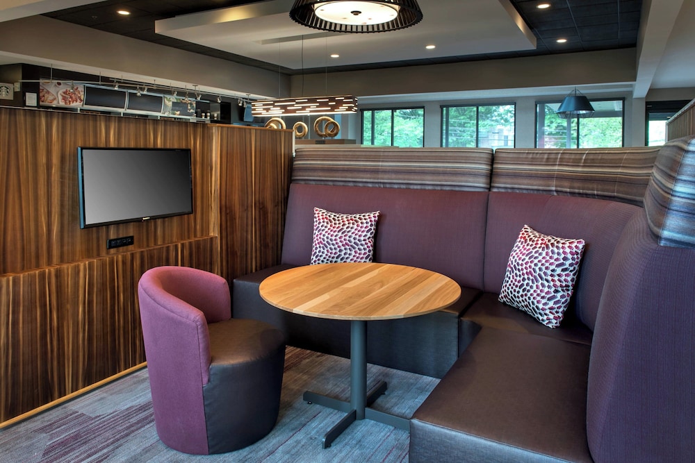 Courtyard by Marriott Lincroft Red Bank - photo 18
