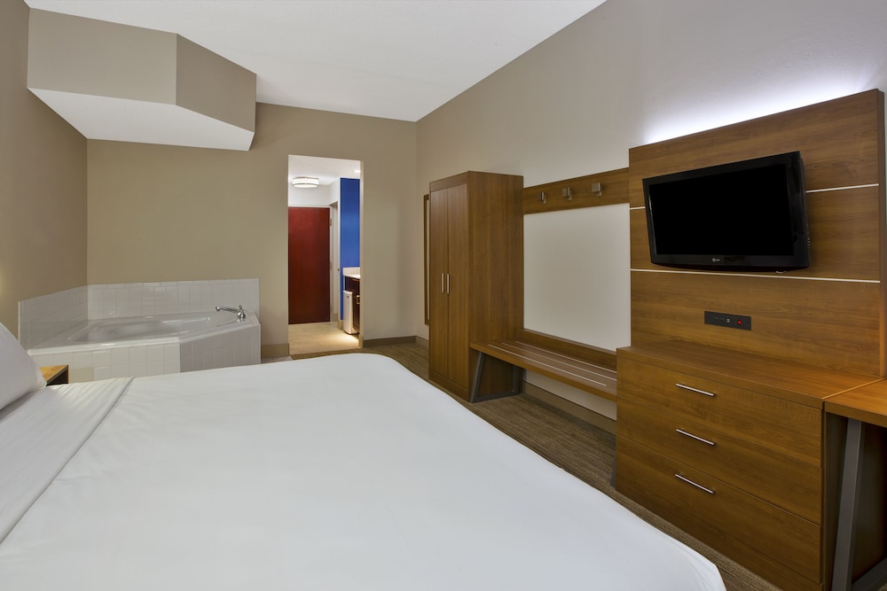 Holiday Inn Express & Suites Milford by IHG - photo 6